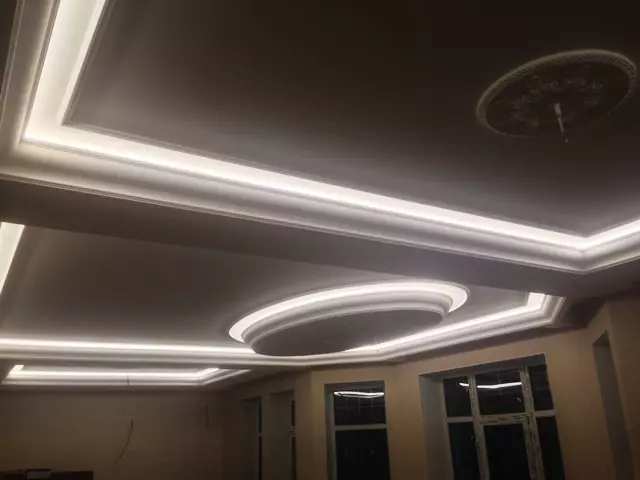 натяжные потолки световые линии
